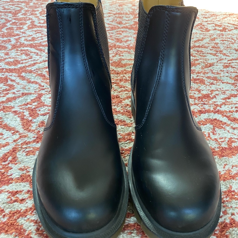 Never worn 2976 Doc Marten Chelsea Boot